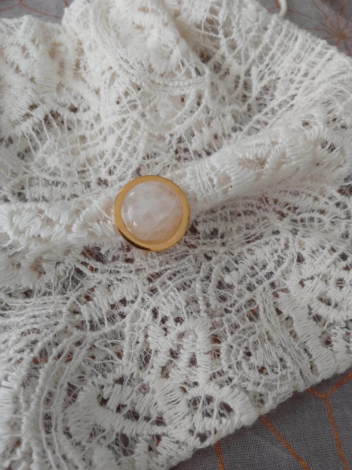 Bague acier et pierre naturelle de cristal de quartz
